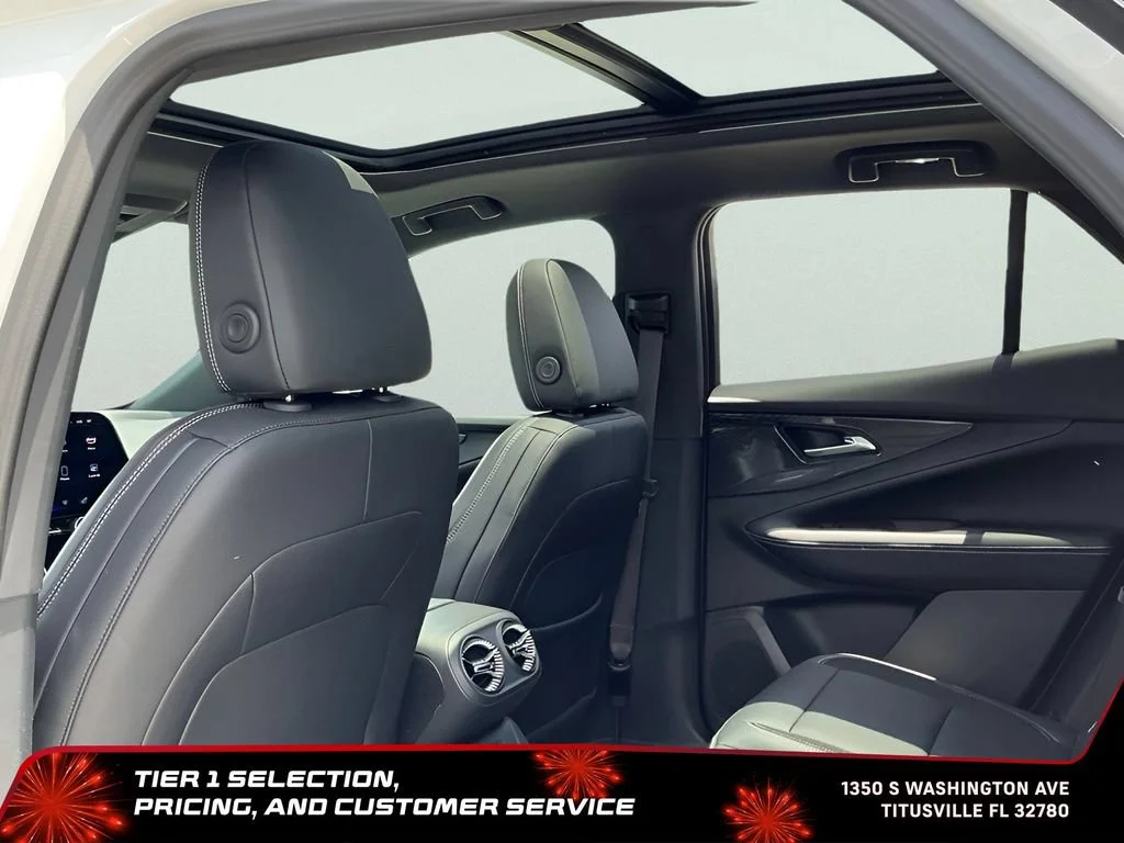 Used 2025 Summit White Chevrolet LT image 23