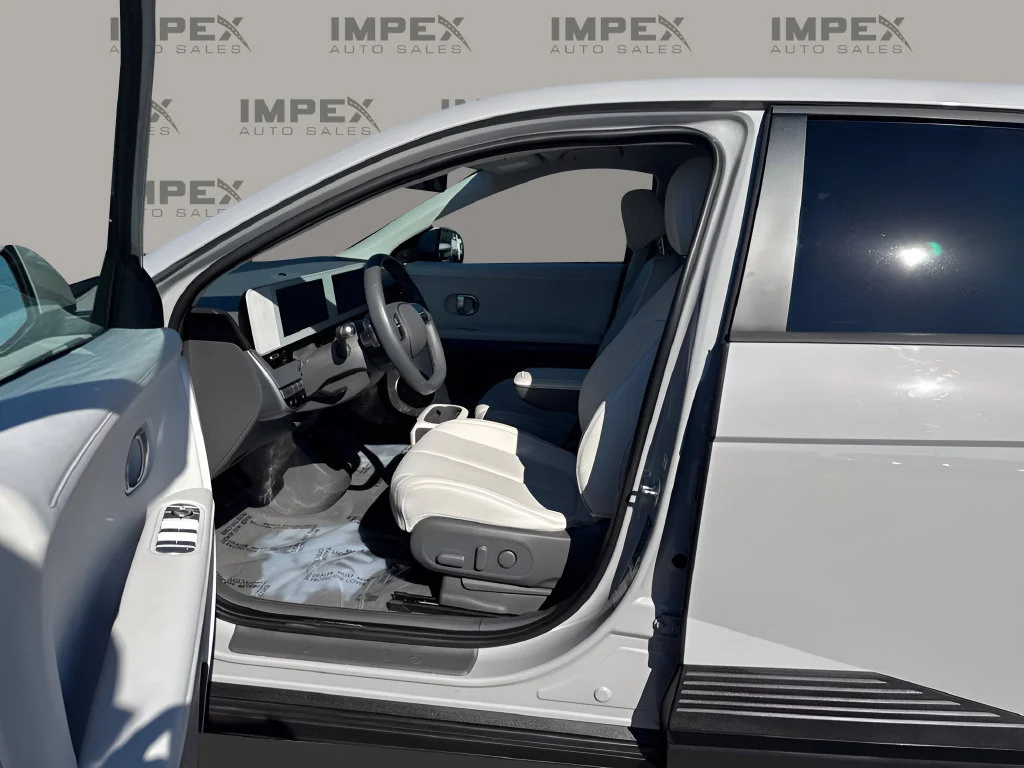Used 2023 Gray Hyundai SEL image 29