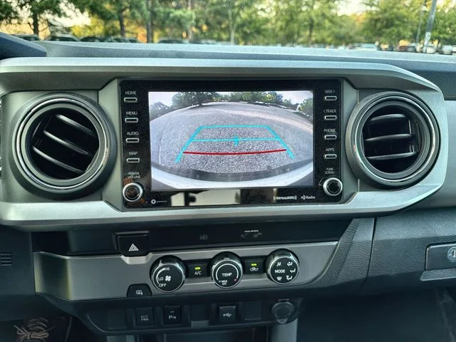 Used 2020 White Toyota SR5 image 17