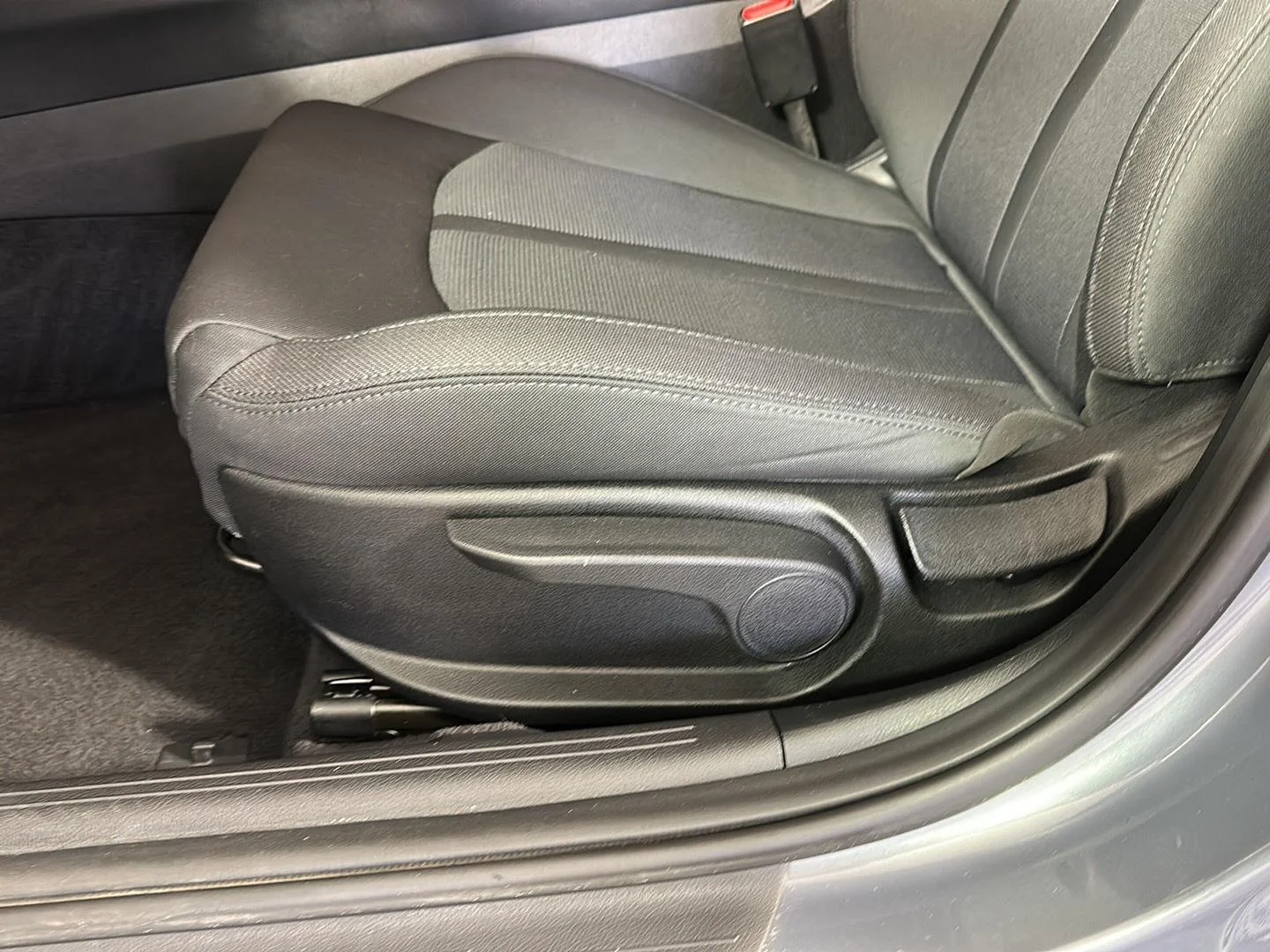 Used 2023 Everlasting Silver Kia LXS image 10