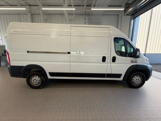 Used 2014 White Freightliner Base image 2