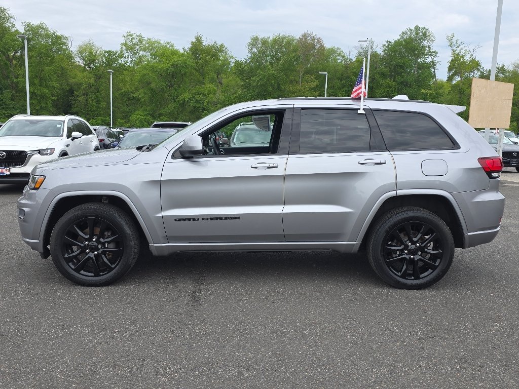 Used 2019 Billet Silver Metallic Clear Coat Jeep Altitude image 12