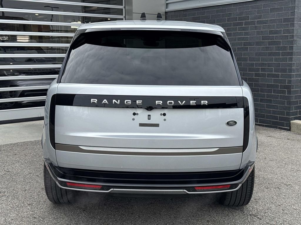 Certified Used 2023 Hakuba Silver Metallic Land Rover SE image 5