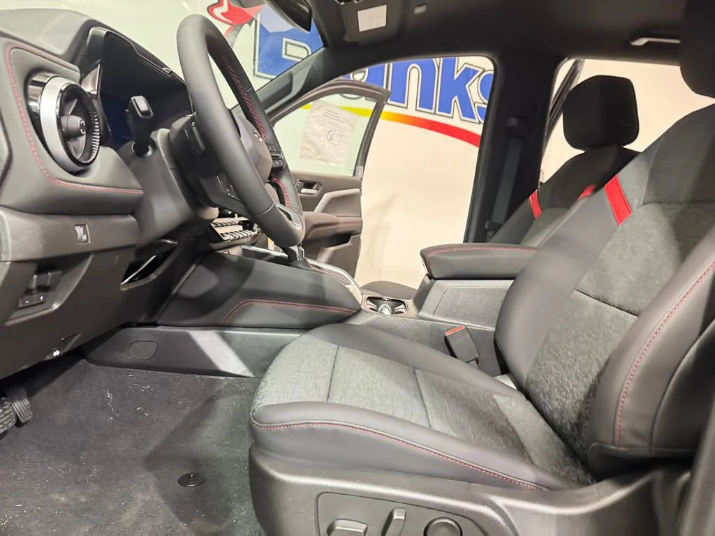 2026 Chevrolet Colorado Z71 - Photo 8