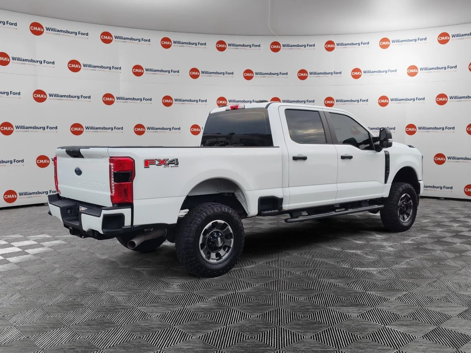 Used 2024 Oxford White Ford XL image 5