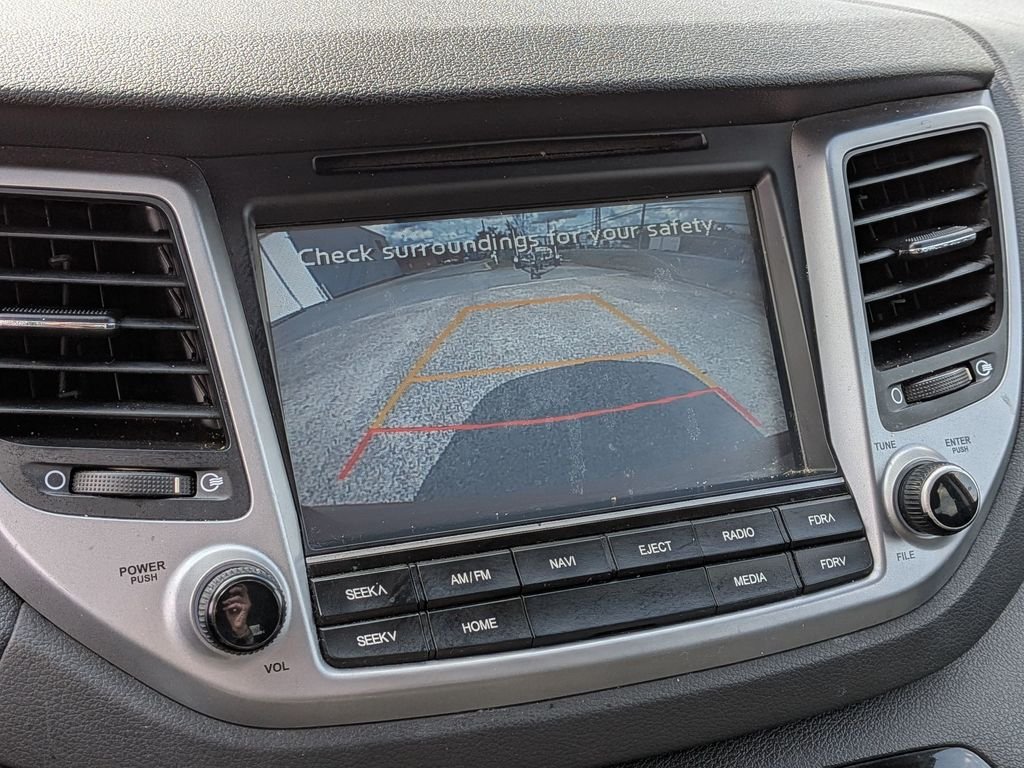 Used 2016 Orange Hyundai SE image 24