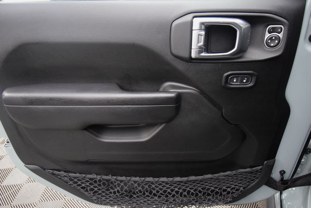 Used 2024 Earl Clearcoat Jeep Sport image 28