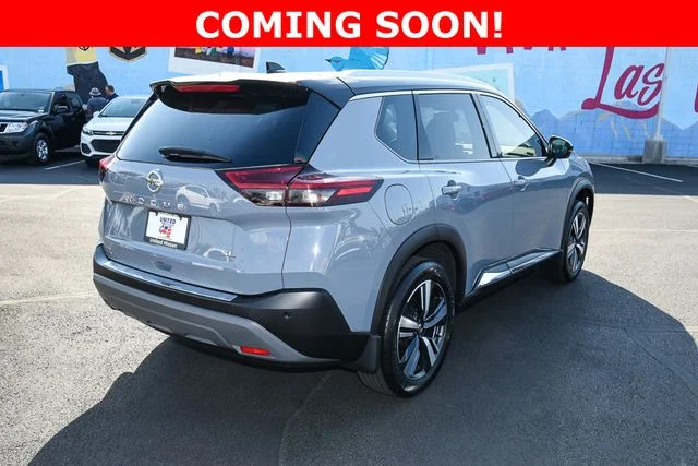 Used 2021 Gray Nissan SL image 5