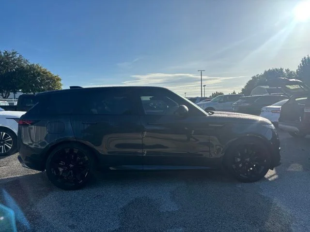 Used 2025 Black Land Rover Dynamic SE image 4