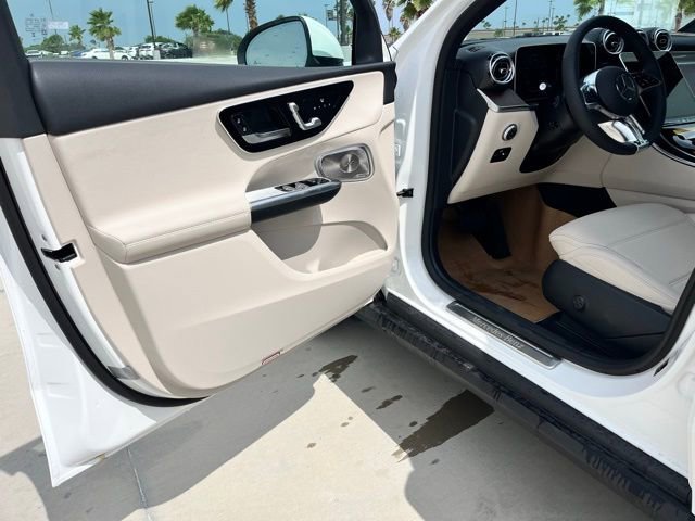 New 2026 Polar White Mercedes-Benz GLC 300 image 42