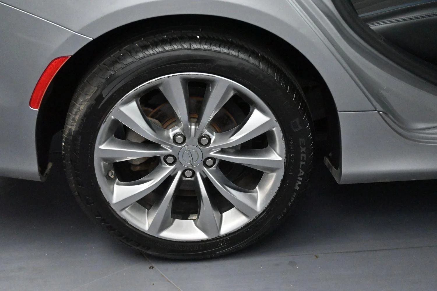 Used 2015 Billet Silver Metallic Clearcoat Chrysler S image 29