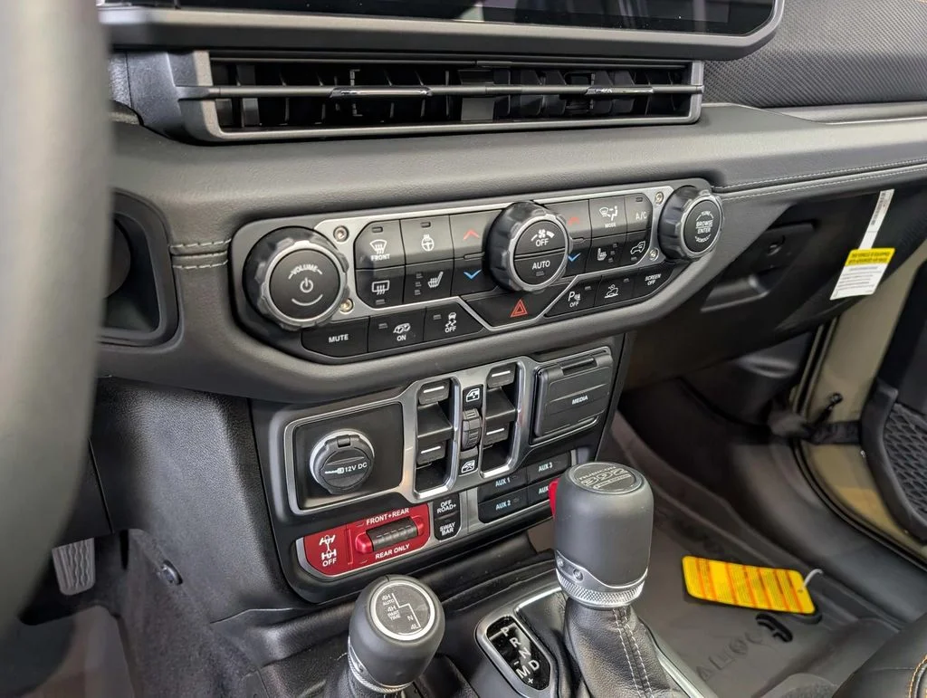 New 2025 Green Jeep Rubicon 392 image 39