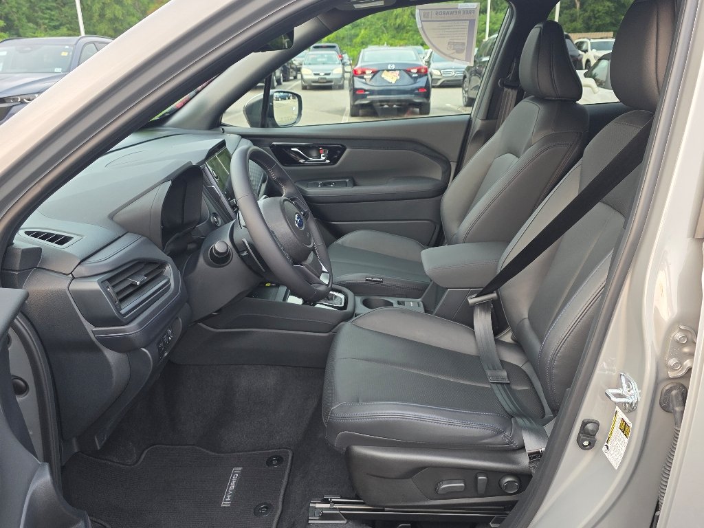 Used 2025 River Rock Pearl Subaru Limited image 34