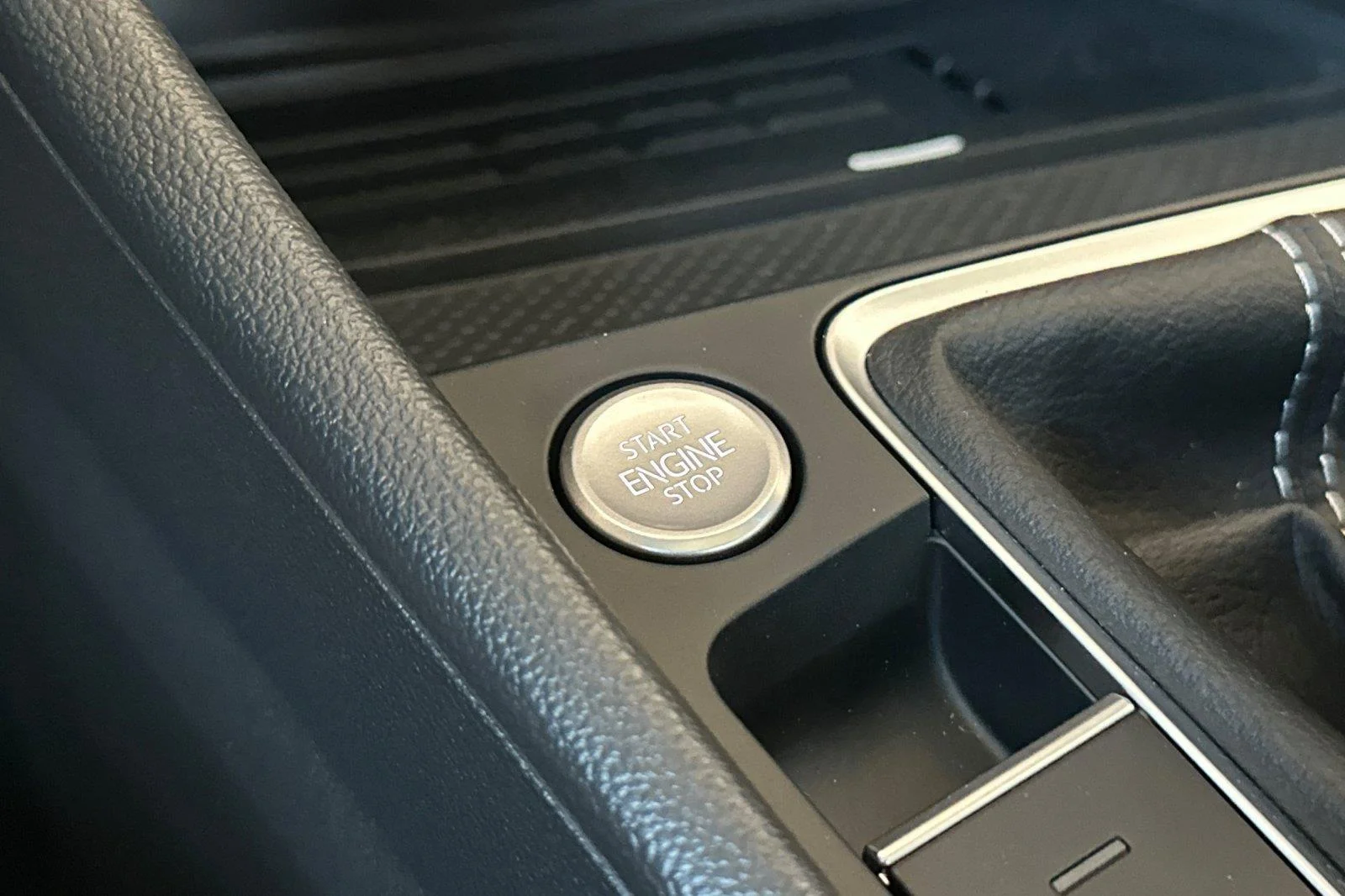 New 2026 Platinum Gray Metallic Volkswagen SE image 21