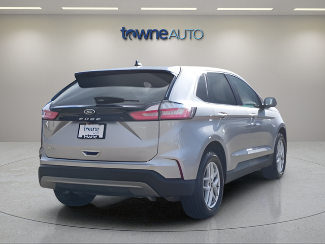 Used 2022 Silver Ford SEL image 5