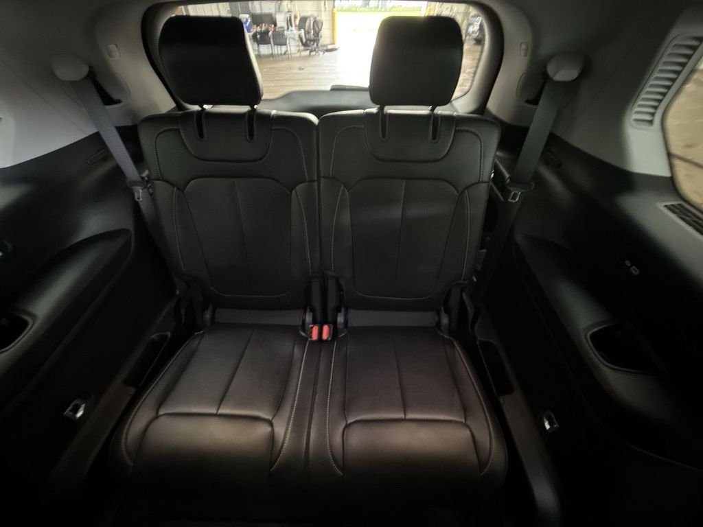 Used 2023 Diamond Black Jeep Limited image 20
