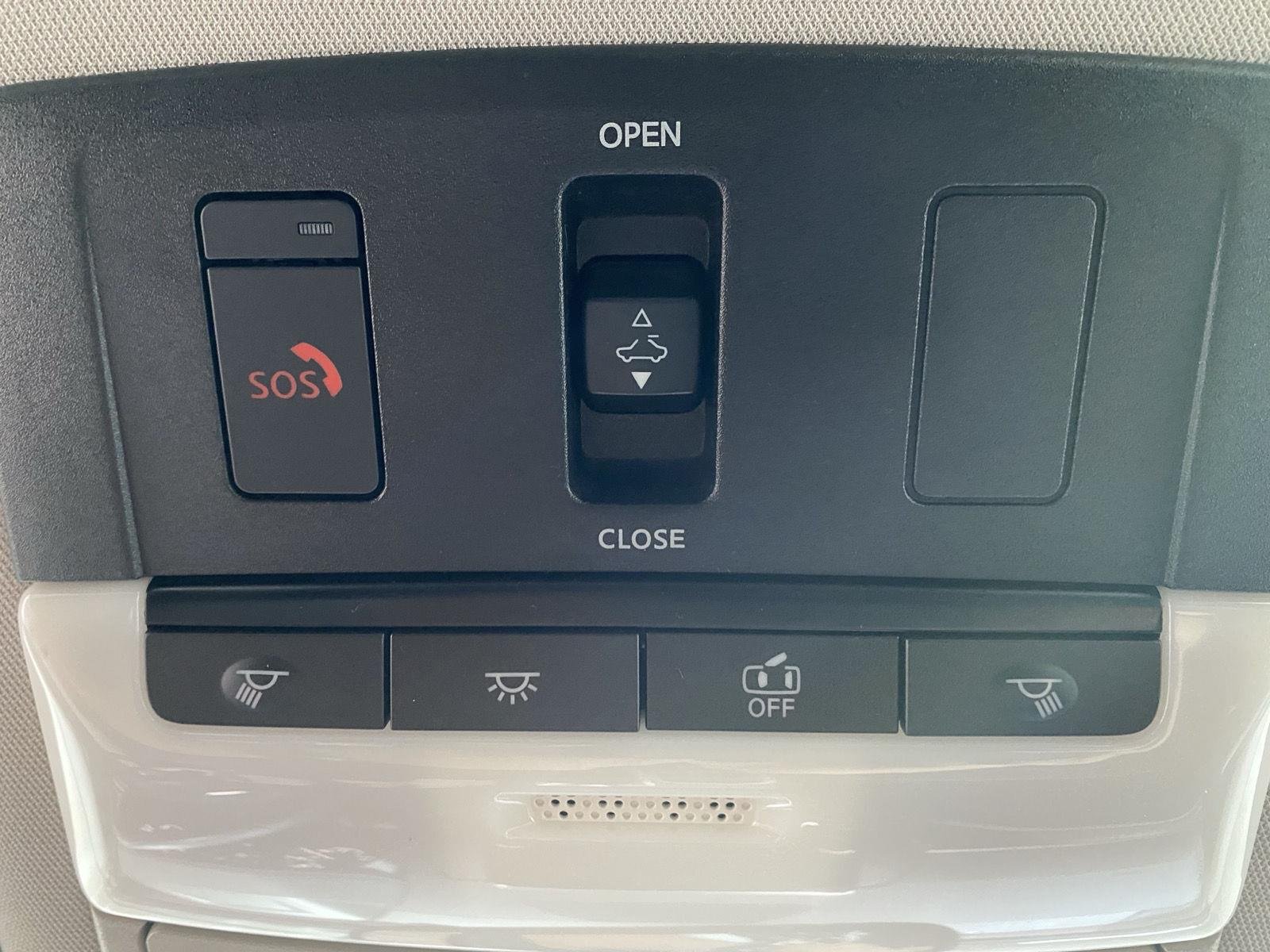 Used 2019 Super Black Nissan 2.5 SL image 23