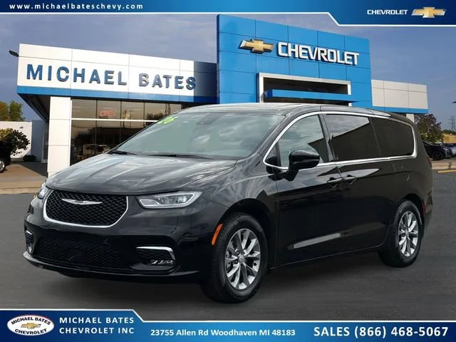 2026 Chrysler Pacifica Limited's photo