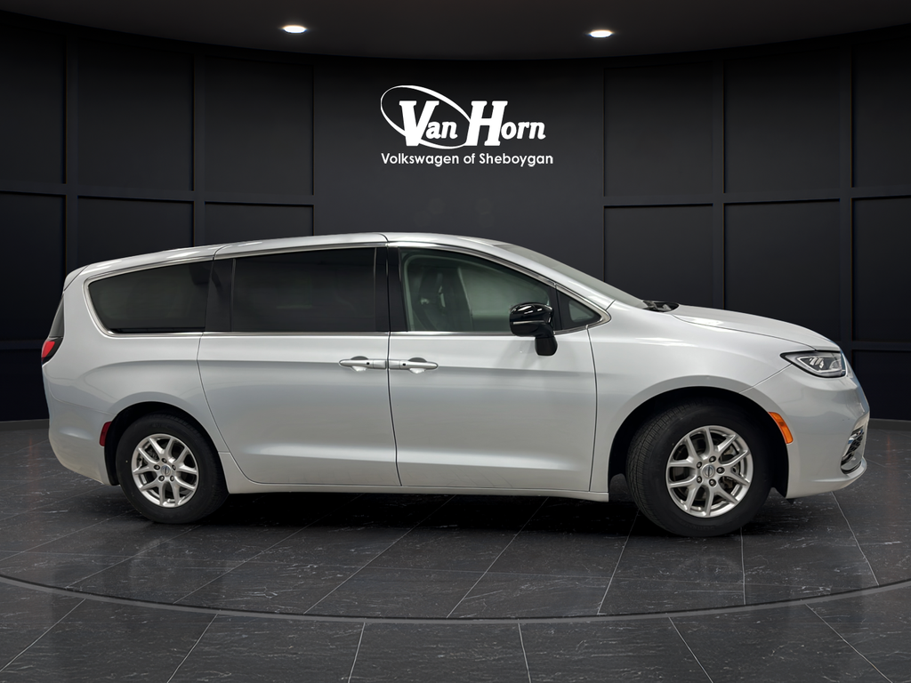 Used 2024 Silver Mist Clearcoat Chrysler Touring L image 8