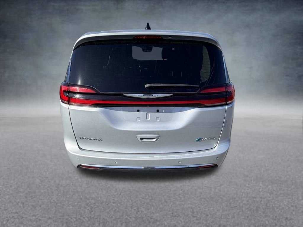 Used 2023 Silver Chrysler Touring L image 4