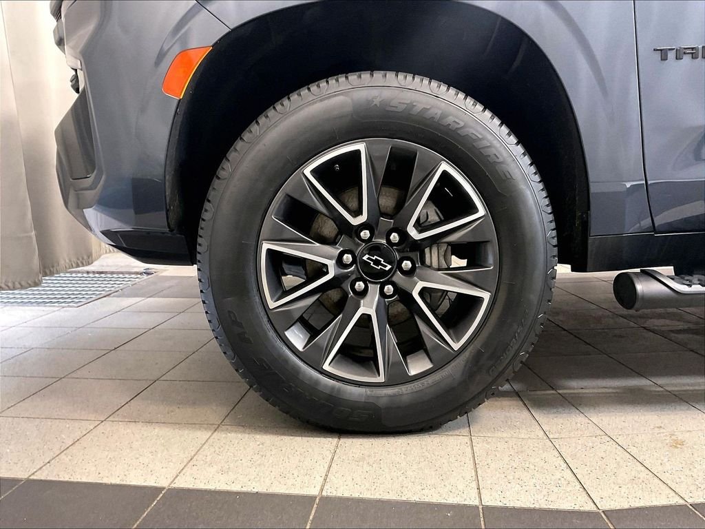 Used 2021 Gray Chevrolet Z71 image 7