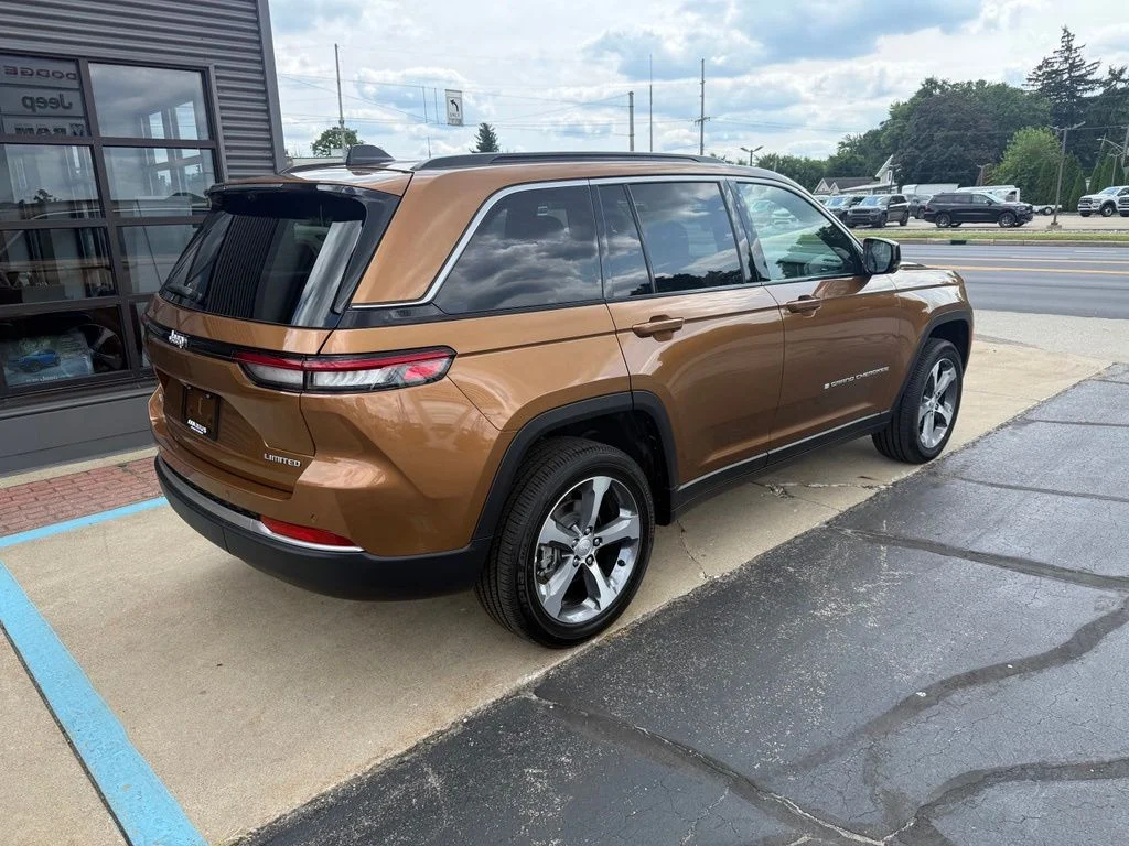New 2026 Copper Shino Metallic Clearcoat Jeep Limited image 5