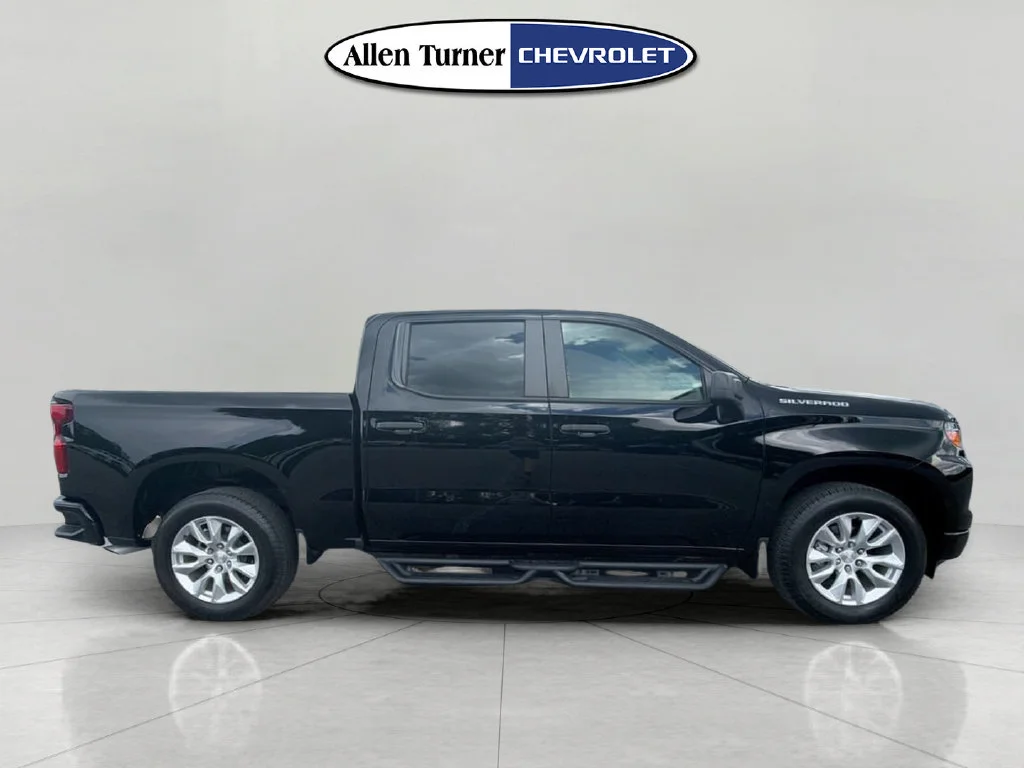 Used 2022 Black Chevrolet Custom image 27