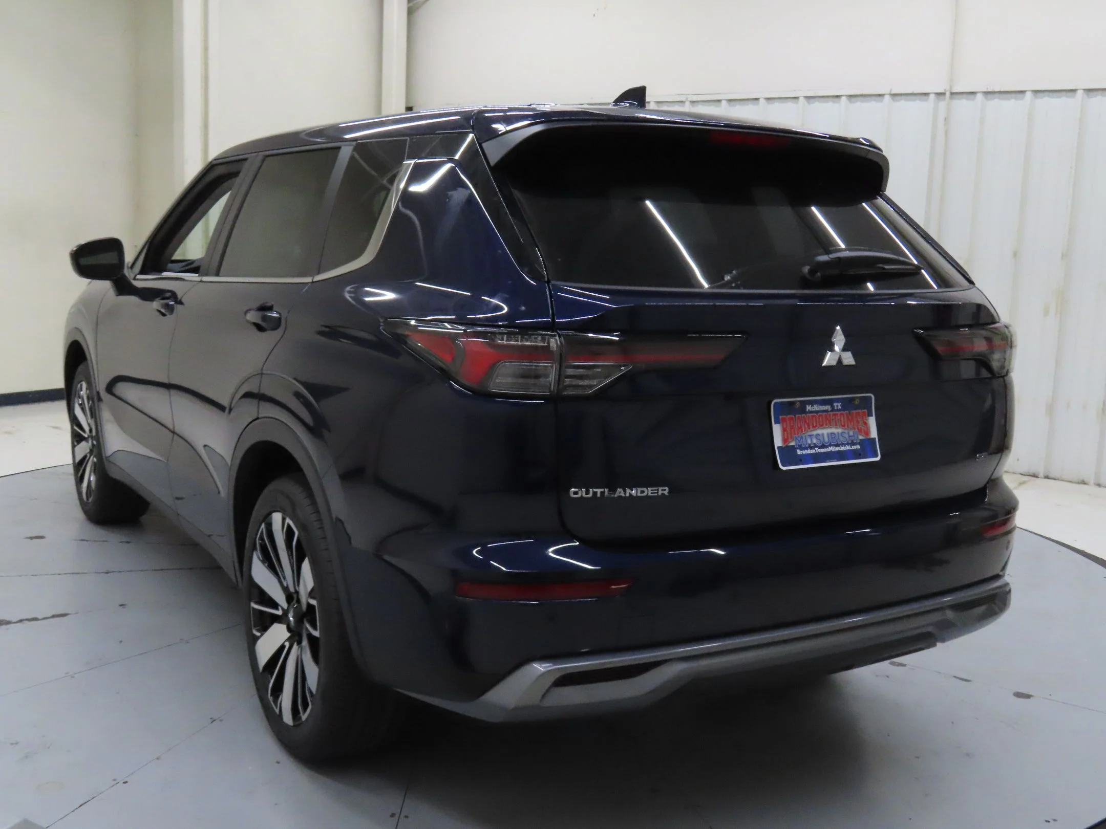 2025 Mitsubishi Outlander SE - Photo 6