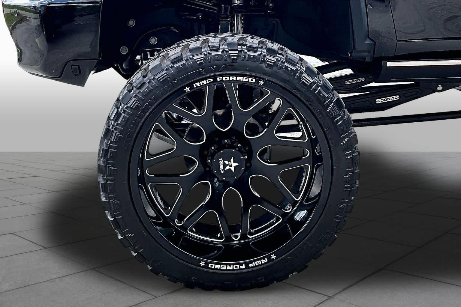 Used 2022 Mosaic Black Metallic Chevrolet High Country image 11