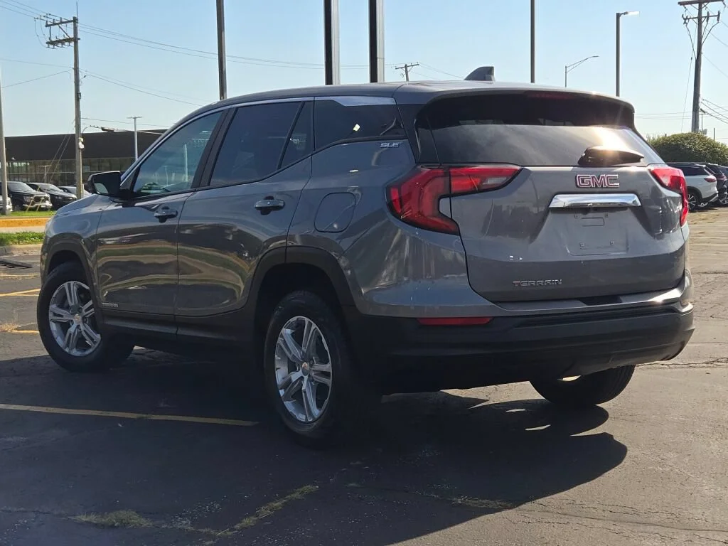 Used 2021 Gray GMC SLE image 12