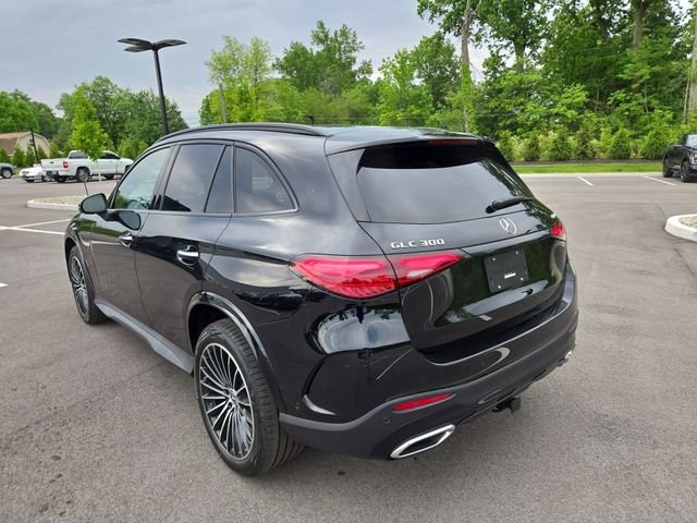 New 2026 Black Mercedes-Benz GLC300 image 5