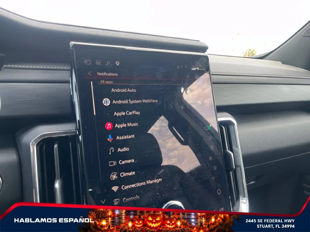 New 2026 Glacier White Tricoat GMC Elevation image 31