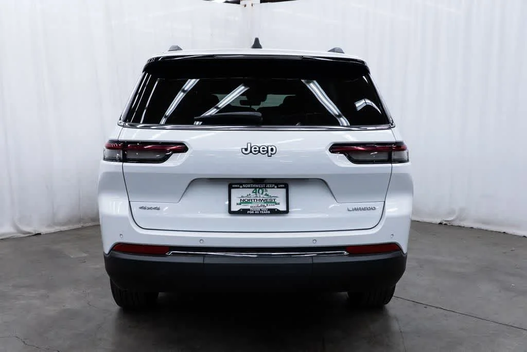 Used 2025 Bright White Clearcoat Jeep Laredo X image 5