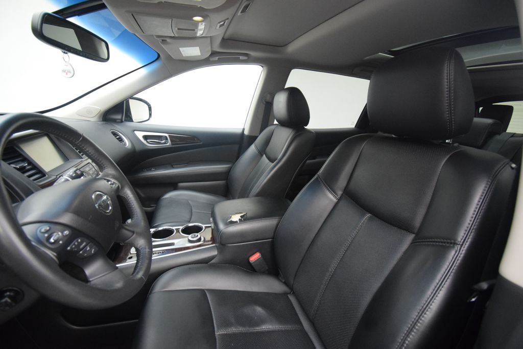 Used 2016 Silver Nissan Platinum image 8