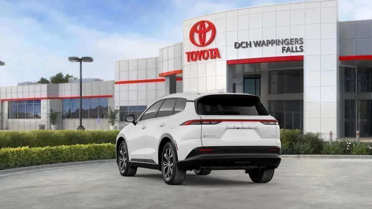 New 2026 Oxygen White <sup>1</sup> Toyota  XLE image 17