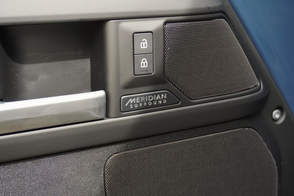 New 2026 Tasman Blue Land Rover X-Dynamic SE image 11