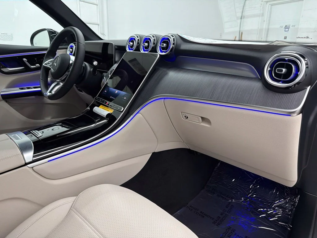 New 2027 Black Mercedes-Benz GLC 300 image 29