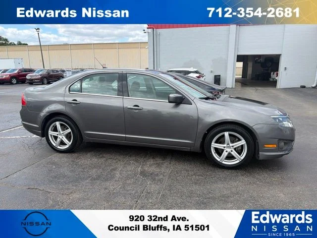 Used 2011 Gray Ford SE image 1