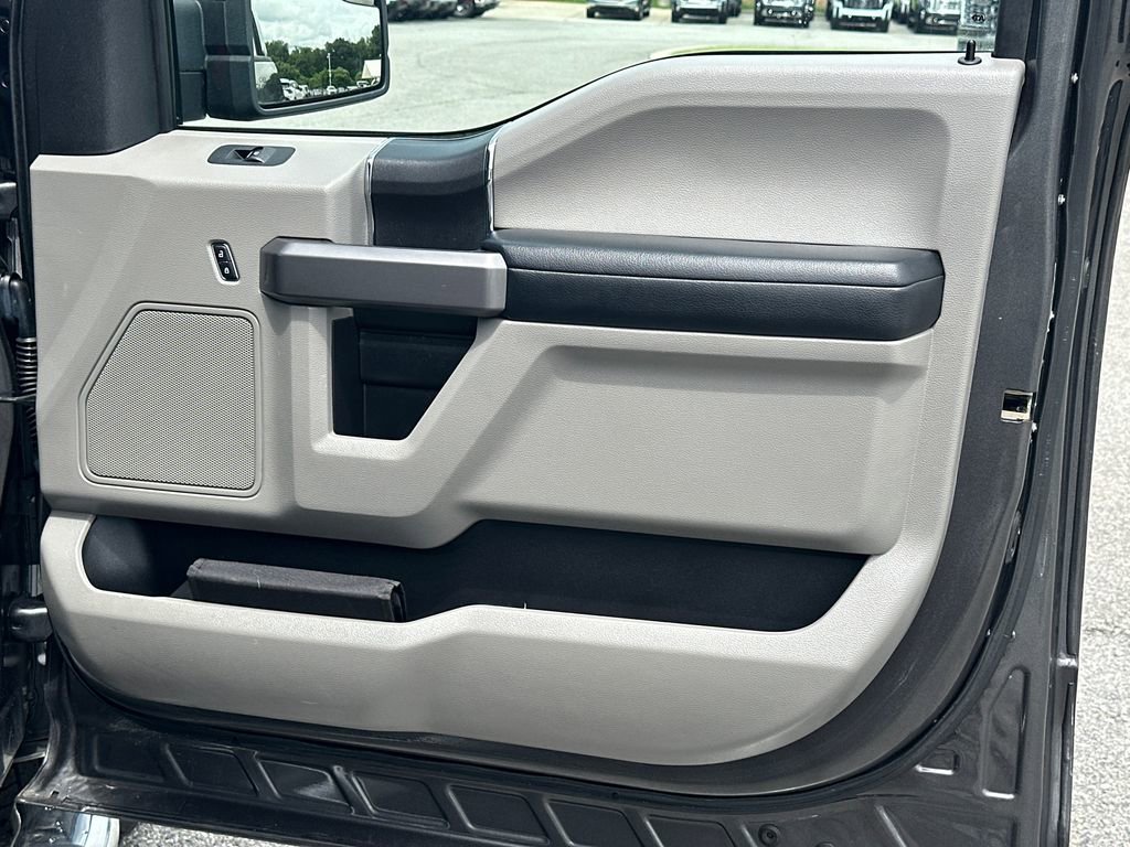 Used 2020  Ford XL image 14