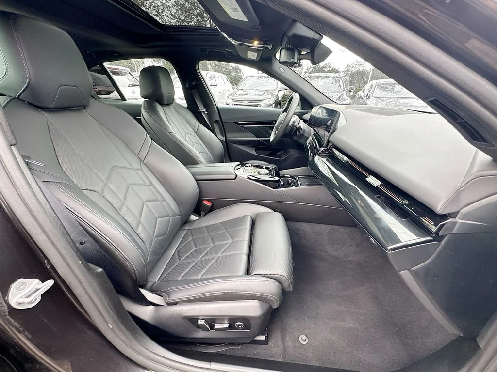 Used 2025 Gray BMW 530i xDrive image 31