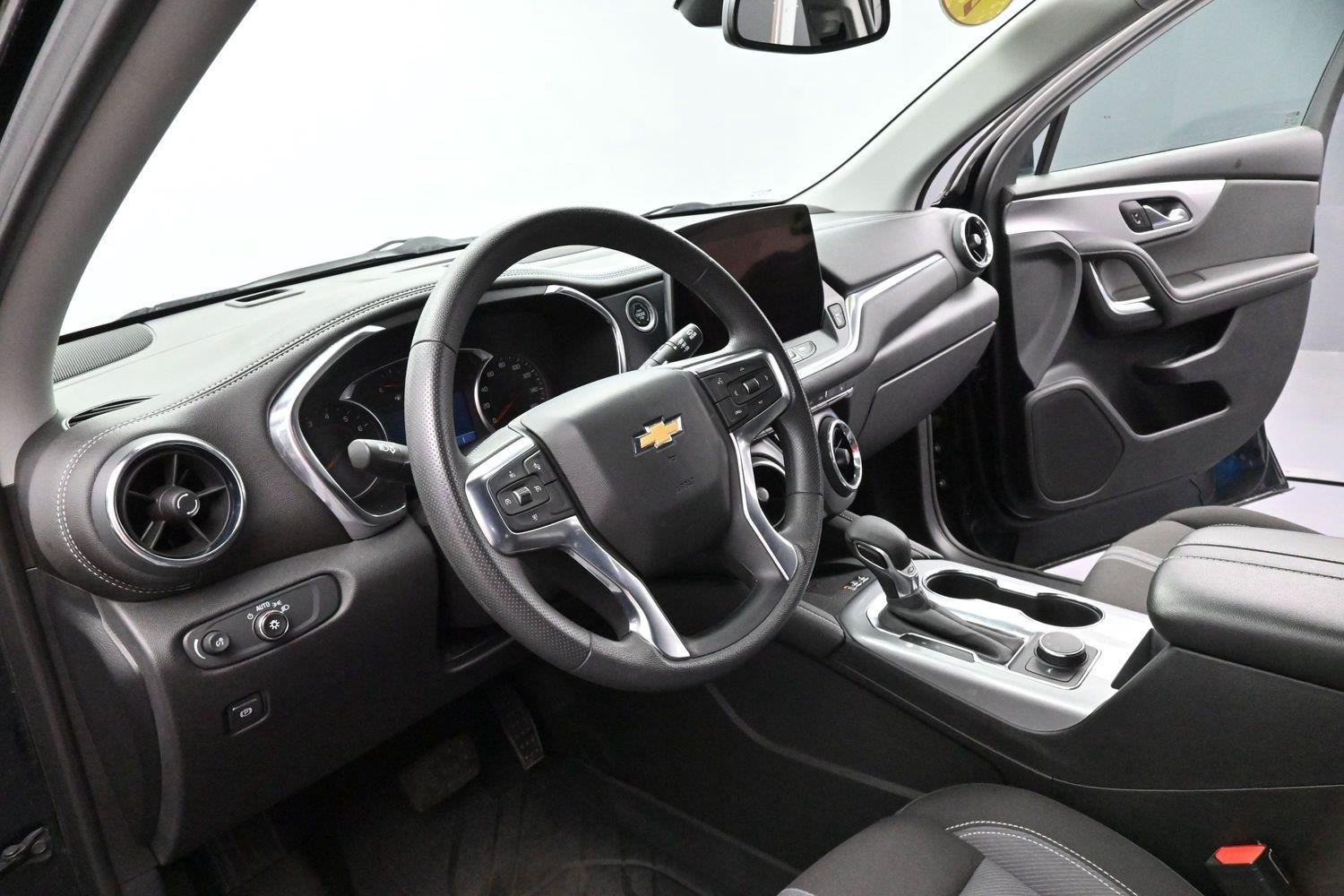 Used 2023 BLACK Chevrolet LT image 18