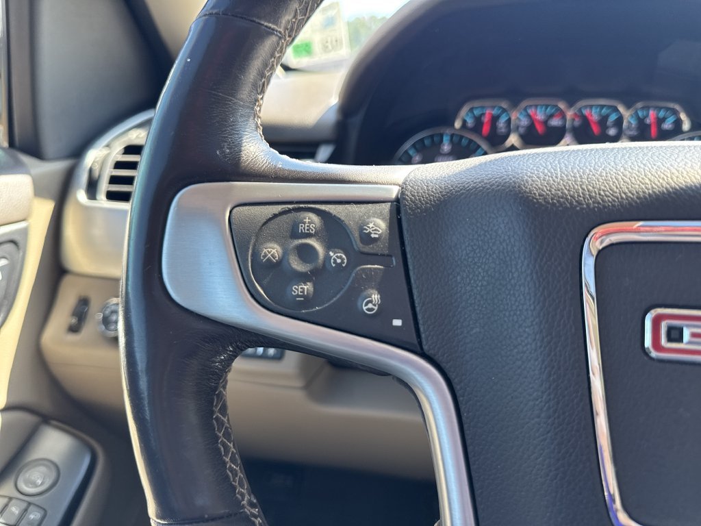 Used 2018 White GMC SLT image 25