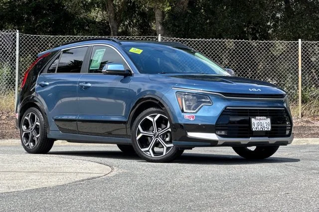 Used 2023 Blue Kia SX image 2