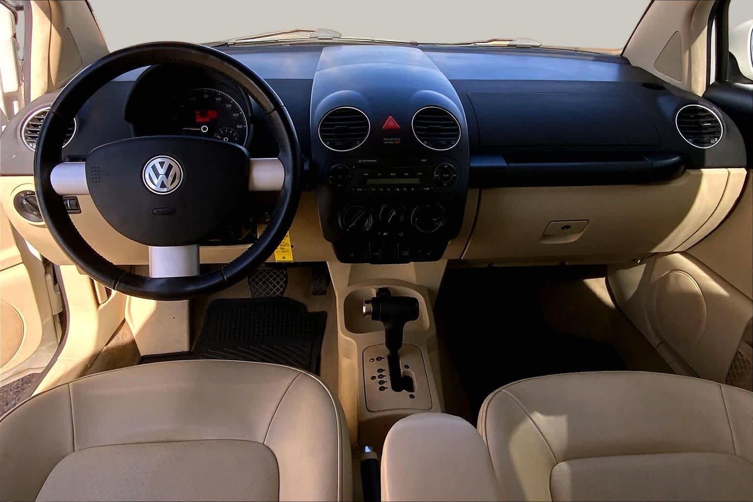 Used 2010 Candy White Volkswagen  image 14