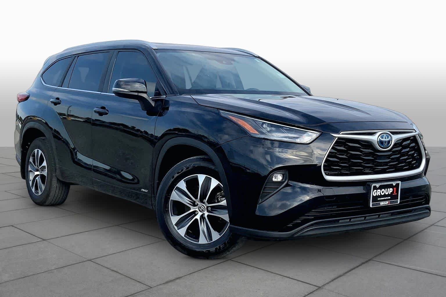 Used 2023 Midnight Black Metallic Toyota Hybrid XLE image 3