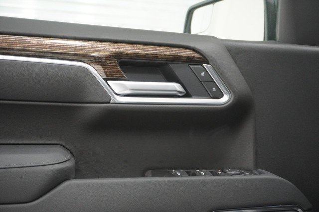 New 2026 Sterling Metallic GMC Elevation image 18