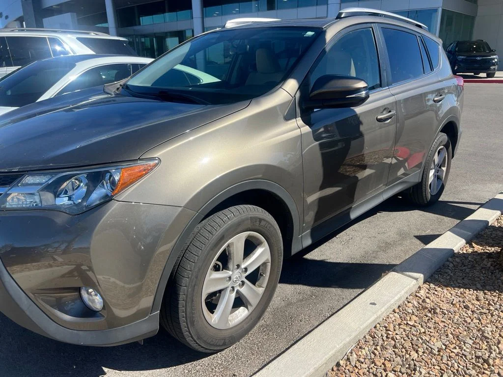 Used 2014 Brown Toyota XLE image 32