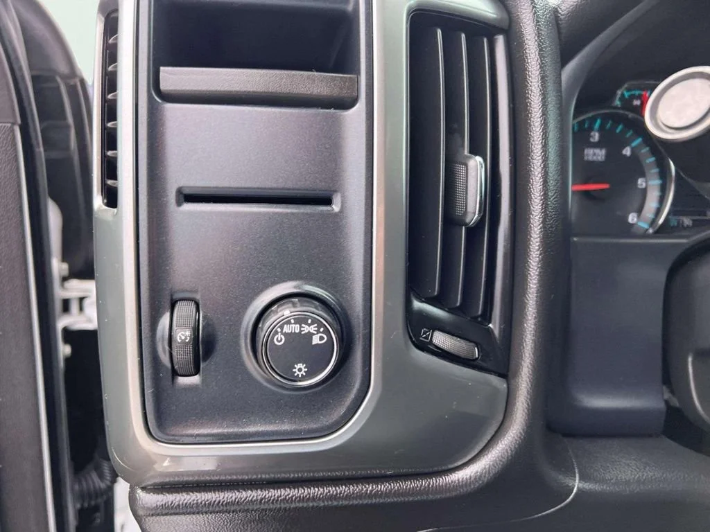 Certified Used 2018 SUMMIT WHITE Chevrolet LT image 14