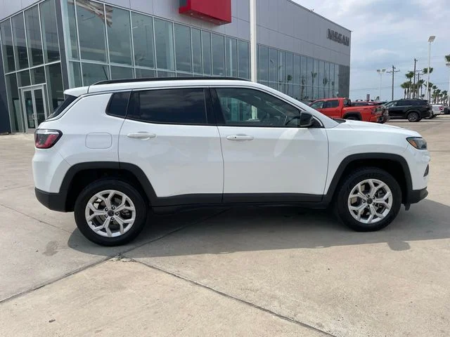 Used 2025 White Jeep Latitude image 2