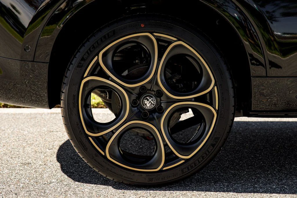New 2025 Black Alfa Romeo Intensa image 10